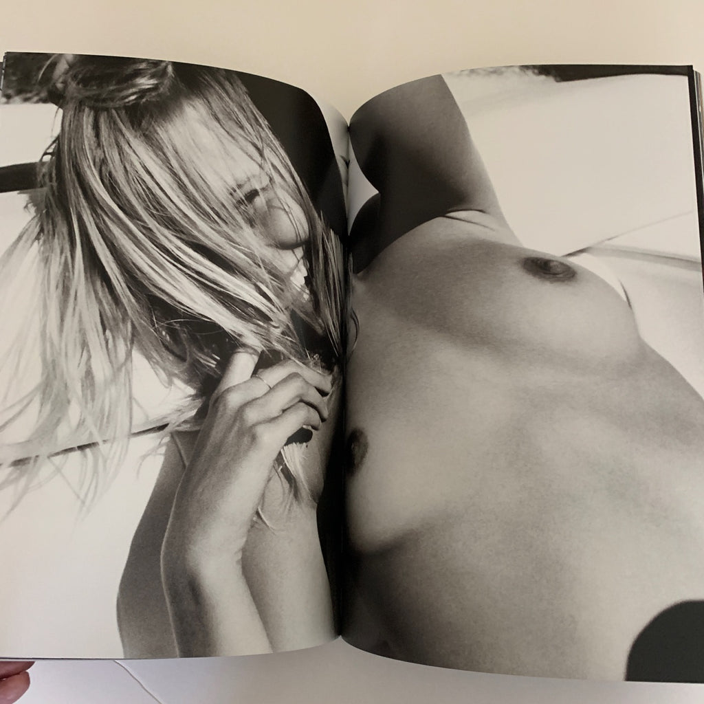 Mario Testino - Undressed (Softback)