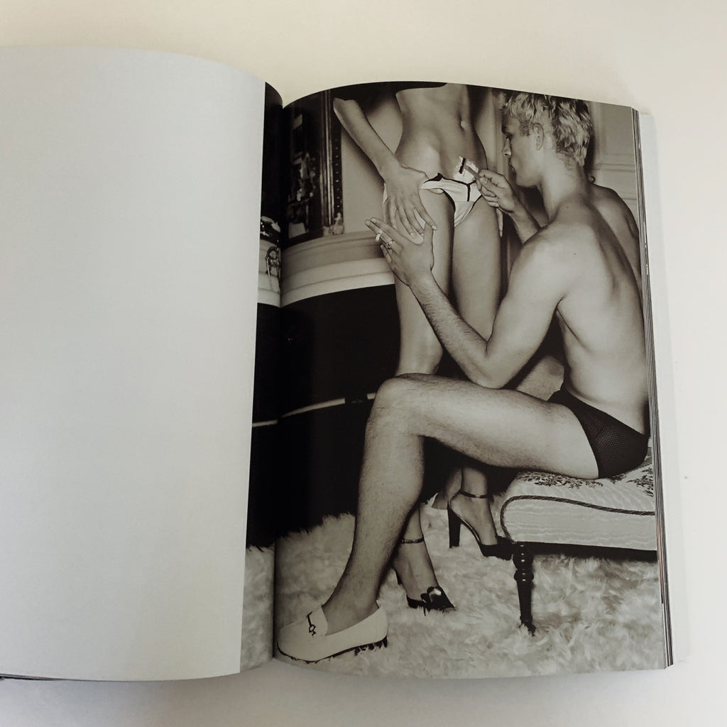 Mario Testino - Undressed (Softback)